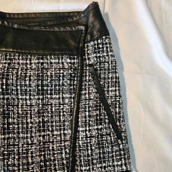 Outback Red Mini Skirt Black & White Size 4 Tweed Knit Faux Leather Waist Trim - Picture 2 of 11